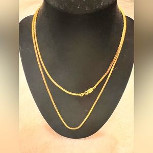 Napier gold tone necklace 17.5in long vintage